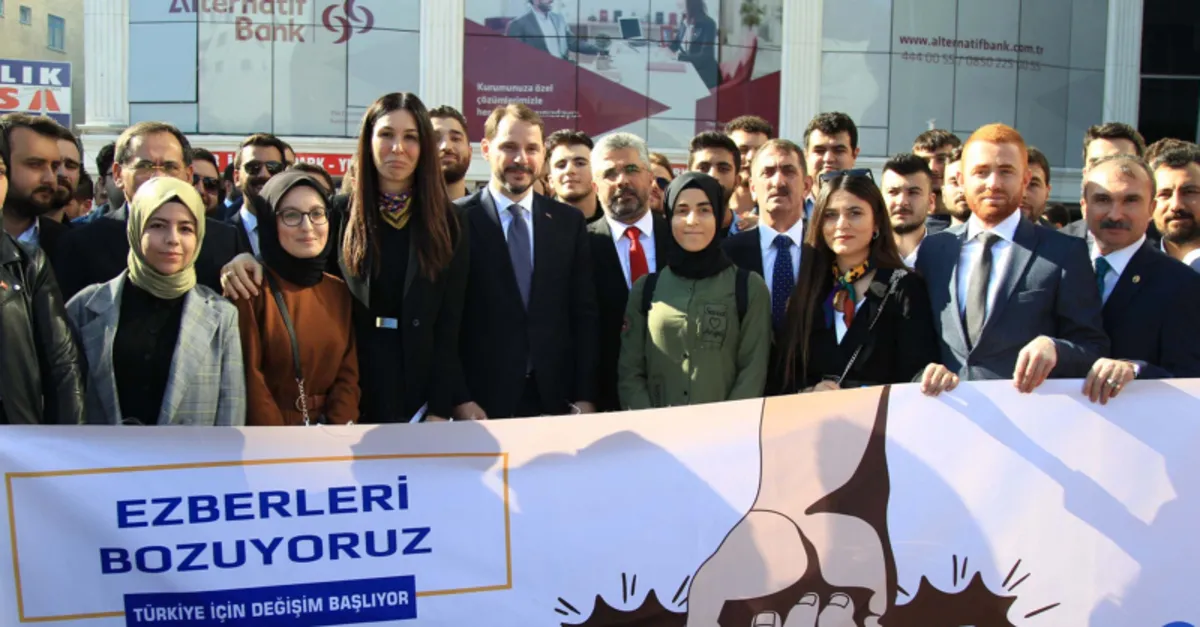 Bakan Albayrak’ın ziyaret ettiği Samsun’da sürpriz pankart