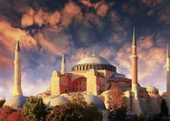 Ayasofya tarihinin yanında çözülemeyen sırlarıyla yüzyıllardır ayakta! İşte Ayasofyanın gizemleri...