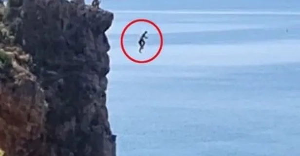 Antalya’da yürekler ağza geldi: 2 arkadaş el ele tutuşup 25 metre yükseklikteki falezlerden atladı