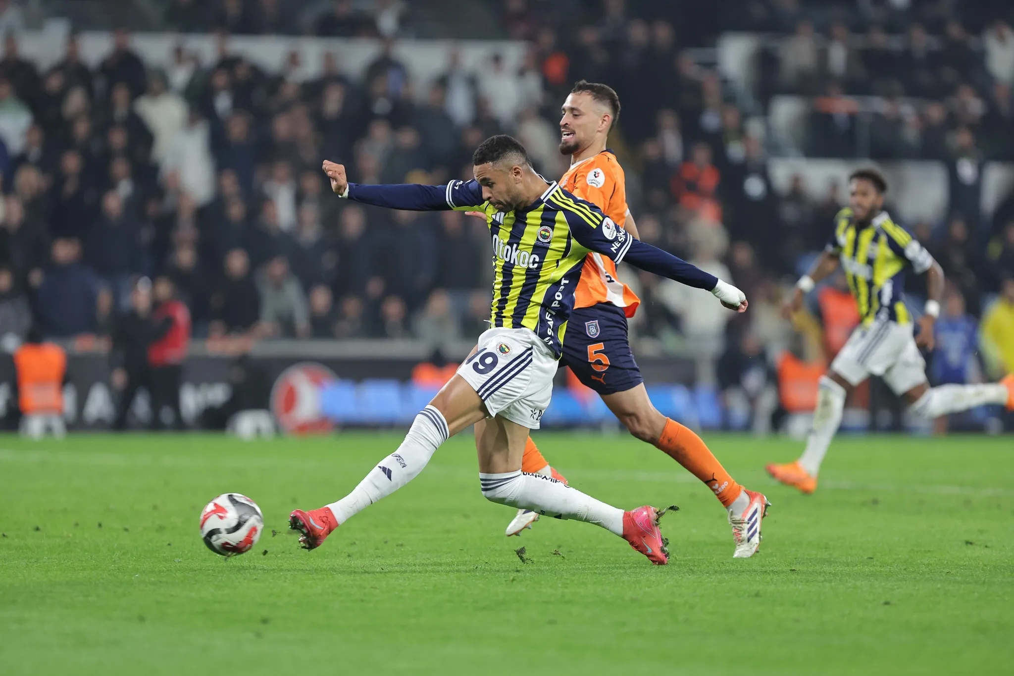 Spor yazarları Başakşehir - Fenerbahçe maçını değerlendirdi! "Helal puan" - 14