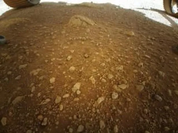 NASA'nın helikopteri Ingenuity Mars'tan ilk renkli fotoğrafı gönderdi-2