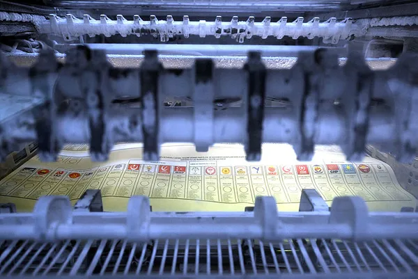 ysk-duyurdu-oy-pusulalari-hazir-secim-guvenligi-nasil-saglanacak-1683623069772.jpg Seçimi kaybedeceğini anlayan CHP yandaşı Berna Laçin'in pusula provokasyonu elinde patladı!-10