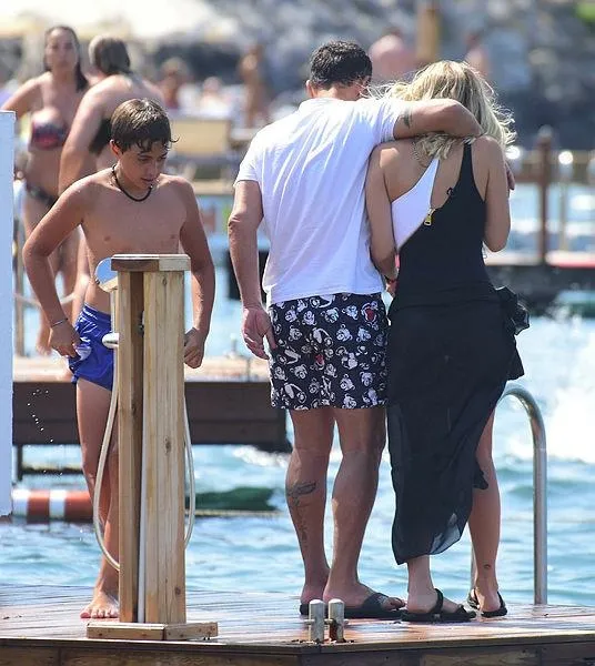 melisa-sutsurupdan-sevgilisi-mustafa-sandala-surpriz-dogum-gunu-kutlamasi-sosyal-medya-begeni-yagmuruna-tuttu-1641926325353.jpeg Melis Sütşurup'tan sevgilisi Mustafa Sandal'a imalı doğum günü kutlaması! Sosyal medya beğeni yağmuruna tuttu-5