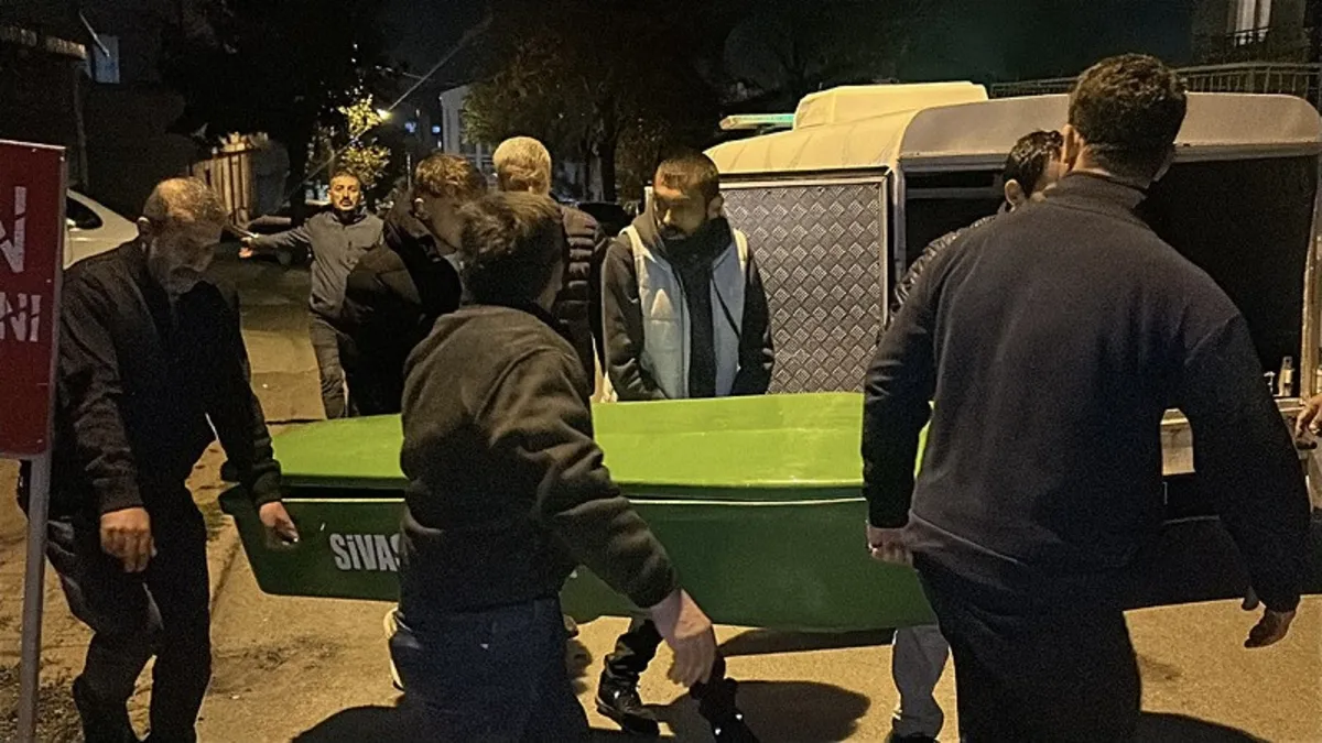 Sivas'ta tüyler ürperten olay! Garajda otomobilin içinde cansız bedeni bulundu