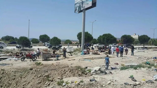 cesmedeki-romanlardan-chpli-belediyeye-isyan-1592588308279.jpeg Çeşme’deki Romanlardan CHP’li belediyeye isyan!-2