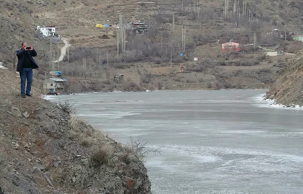 dunyanin-en-hizli-akan-nehri-coruh-buz-tuttu-1579845482753.jpg Dünyanın en hızlı akan nehri Çoruh buz tuttu-1