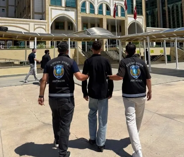 1780325614526.jpeg Sosyal medyada "Antalya'da 12'den sonra devlet biziz" diye efelenmişti! O provokatör kıskıvrak yakalandı-3