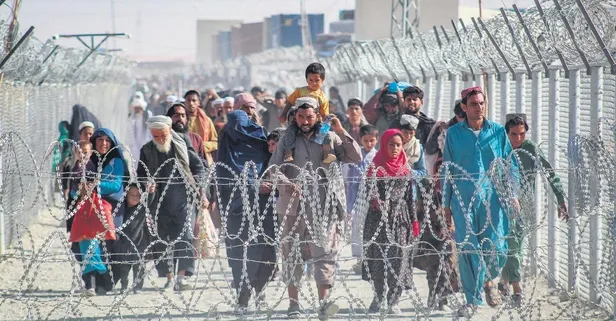 Afganistan vatandaşları Kabil Havaalanı etrafında tahliye umuduyla bekliyorlar! 31 Ağustos trafiği