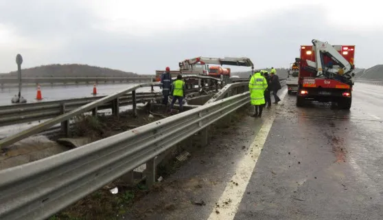 Son dakika: Beykoz'da 3. Köprü yolunda beton mikseri viyadükten aşağıya uçtu-1