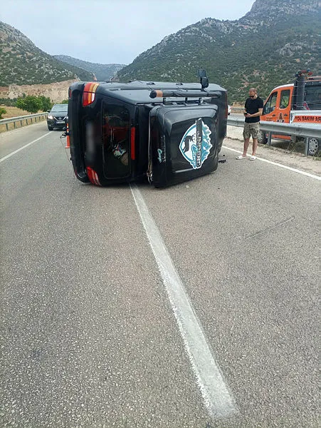 son-dakika-sumer-ezguden-korkutan-haber-trafik-kazasi-yurekleri-agza-getirdi-bir-anda-arac-yalpalamaya-basladi-1693893705730.jpg SON DAKİKA: Sümer Ezgü’den korkutan haber! Trafik kazası yürekleri ağza getirdi! “Bir anda araç yalpalamaya başladı”-5