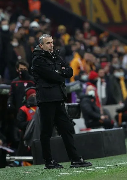 trabzonsporun-hocasi-abdullah-avcidan-galatasaray-galibiyeti-sonrasi-sampiyonluk-sozleri-buyuk-bir-adim-attik-1642964798091.jpeg Trabzonspor'un hocası Abdullah Avcı'dan Galatasaray galibiyeti sonrası 'şampiyonluk' sözleri! "Büyük bir adım attık..."-2
