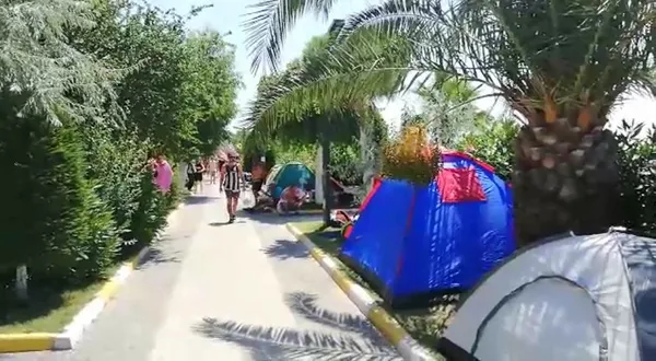 kurban-bayrami-tatilinde-nufusu-5-binden-75-bine-cikan-avsa-adasindan-donuste-trafik-kilitlendi-1627210815810.jpg Kurban Bayramı tatilinde nüfusu 5 binden 75 bine çıkan Avşa Adası'ndan dönüşte trafik kilitlendi-2