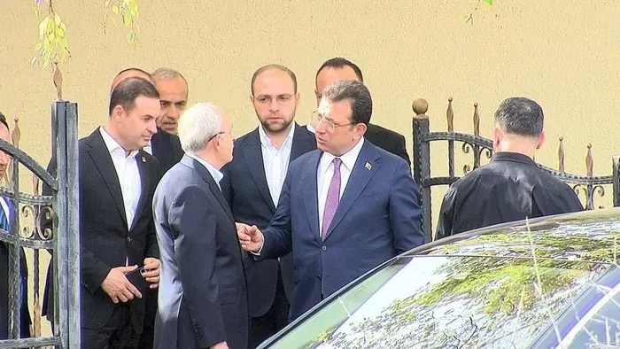 chpde-ek-im-bolunmesi-ekrem-imamoglu-ve-ozgur-ozelin-yeni-partisi-hazir-1779707234807.jpeg CHP'de "EK-İM" bölünmesi! Ekrem İmamoğlu ve Özgür Özel'in "mutlak" yol haritası: "50'den fazla vekil ayrılacak" iddiası-5