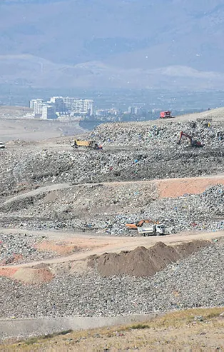 İzmir çöp kokusuyla boğuşuyor! Vatandaşlar isyan etti "İzmir'e bu manzara yakışıyor mu?"