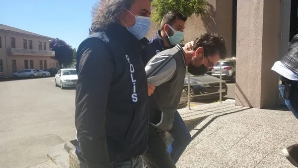 doktor-zeynep-erdogan-vahsice-olduruldu-oglu-o-korkunc-anlari-anlatti-beni-bagladi-annemi-uyurken-1643292624399.jpg Doktor Zeynep Erdoğan vahşice öldürüldü! Oğlu o korkunç anları anlattı: Beni bağladı annemi uyurken...-2