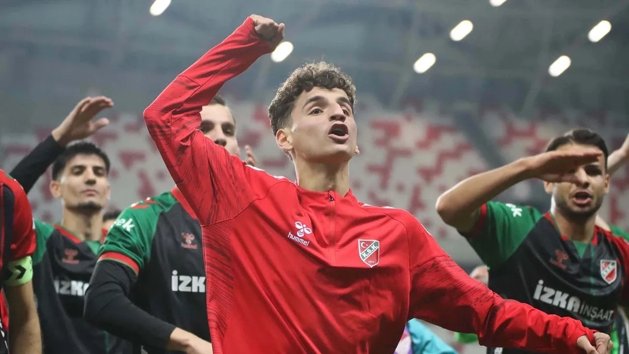 Fenerbahçe'de bir transfer daha tamam! 50 milyon euroluk golcü de listede - 7