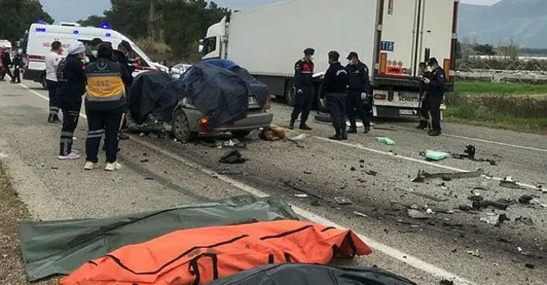 Son dakika: Muğla'nın Seydikemer ilçesinde tırla otomobil çarpıştı! 5 ölü