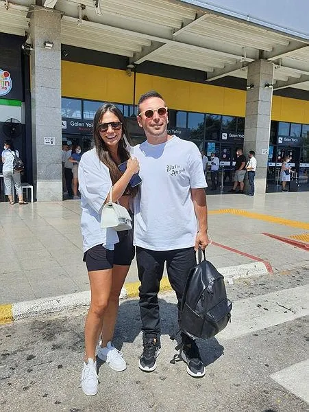 demet-ozdemir-ve-oguzhan-koc-askinda-beklenen-son-iliski-bitti-fotograflar-gitti-1642188856433.jpeg