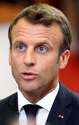 Kendini dev aynasında kaplan sanan Fransız horozu Macron boyunun ölçüsünü aldı! Anketlerde çakıldı...