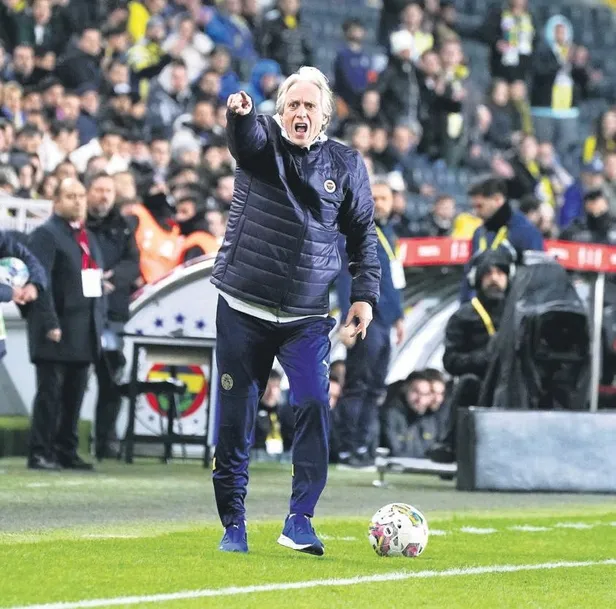 ingiliz-medyasindan-galatasaray-taraftarini-heyecanladiran-firmino-iddiasi-1678145943813.jpeg İngiliz medyasından Galatasaray taraftarını heyecanladıran Firmino iddiası-13