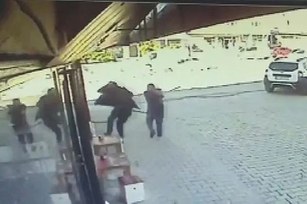 Arnavutköy'de 3 kişinin öldüğü çatışma anı kameralarda