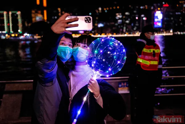 Koronavirüsün ortaya çıktığı Vuhan'da yılbaşı kutlaması! Görüntüler pes dedirtti - 2