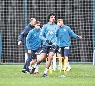 valerien-ismael-fenerbahce-derbisi-icin-1927-gun-sonra-bir-ilke-imza-atabilir-1651786985995.jpeg Valerien Ismael Fenerbahçe derbisi için 1927 gün sonra bir ilke imza atabilir!-7