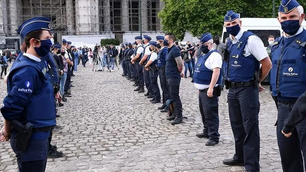 belcikada-art-arda-3-bicakli-saldiri-2-olu-3-yarali-1669705164584.jpg Belçika'da art arda 3 bıçaklı saldırı: 2 ölü, 3 yaralı-4