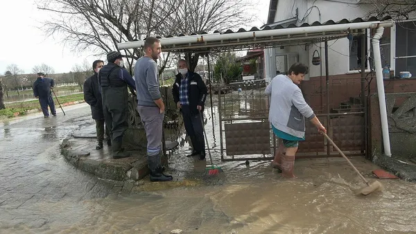 Kırklareli'yi sel vurdu! Kırklareli'nde 19 köy yolu ulaşıma kapatıldı-3