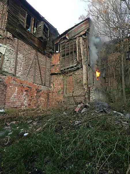 1636655351289.jpg Ankara'da evde yangın çıktı! Ev sahibi ile kiracı isyan etti-1