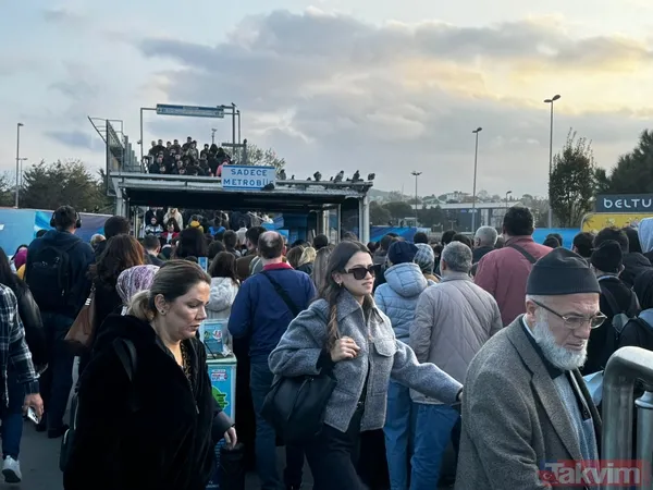 İstanbul'da yine metrobüs çilesi! Duraklarda kuyruk oluştu - 5