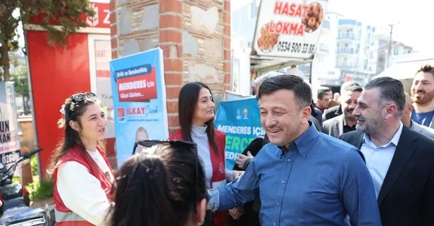 Büyükşehir Belediye Başkan Adayı Hamza Dağ ile CHP'li gençler arasında tebessüm ettiren anlar! Tokalaşmaya tereddüt etmişlerdi