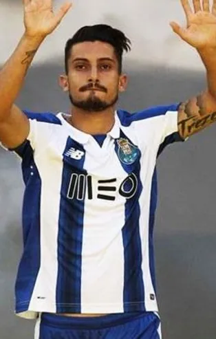 G.Saray'a Alex Telles piyangosu!