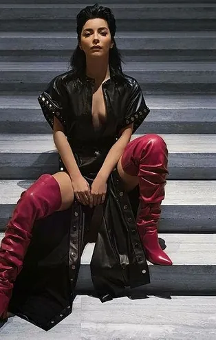 Merve Boluğur tükenmişlik sendromuna yakalandı! Eski eşi Murat Dalkılıç’ın aşkı Hande Erçel’i gizli gizli takip ediyor...