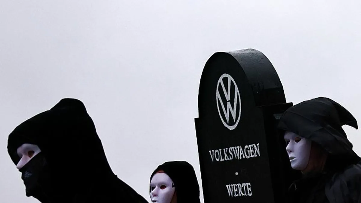 Alman otomotiv devi Volkswagen iflasın eşinde! Çalışanlar isyanda: Tabutunu kaldırdılar