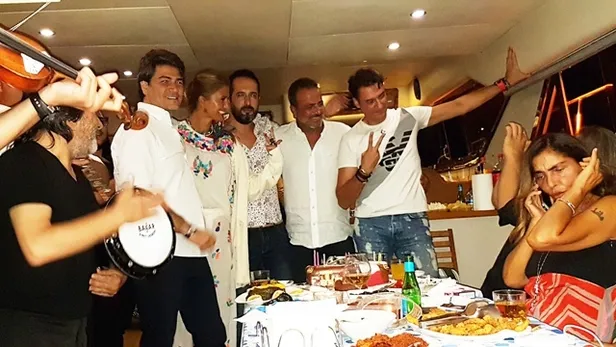 Vatan Şaşmaz Filiz Aker'in yeğeni ile 3 gün önce böyle eğlenmiş-1