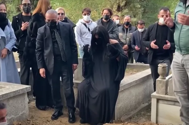 "Çok dar değil mi? E ben ne olacağım?" Bülent Ersoy’un mezarlıktaki endişeli sözleri gündem oldu