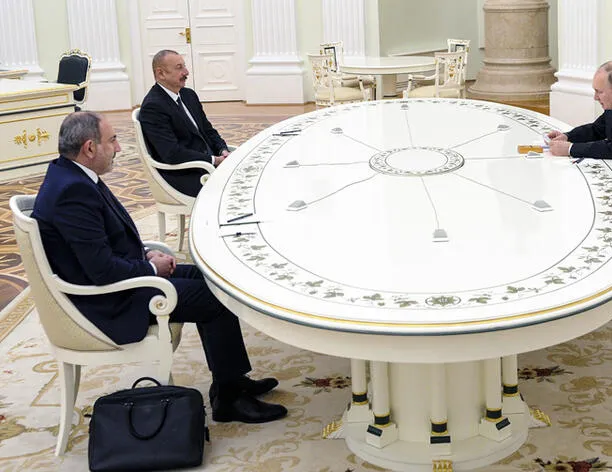 Paşinyan Rusya’daki zirvedeyken sözcüsü bakın nereden çıktı!