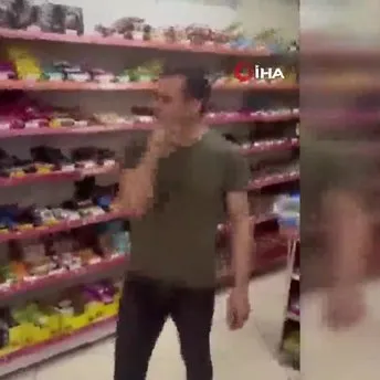 Esenyurt’ta akla ziyan görüntüler: Küçük kız çocuğunu darp eden market sahibi, annesinin önünde dans etti!