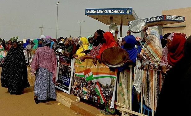 Fransa basınından bomba iddia! Paris yönetimi askerlerinin bir kısmını çekmek için Nijer'deki askeri yönetimle görüşüyor-5