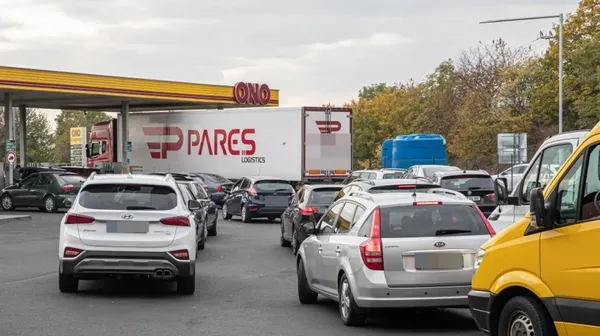 almanyada-rekor-kiran-akaryakit-fiyatlari-suruculer-cekyadaki-benzin-istasyonlarina-yonlendiriliyor-1634666725623.jpg Almanya'da rekor kıran akaryakıt fiyatları! Sürücüler Çekya’daki benzin istasyonlarına yönlendiriliyor-4