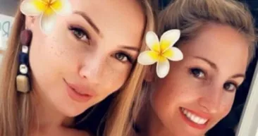 Serdar Ortaçın eski eşi Chloe Loughnan ile annesinin bikinili fotoğrafı şoke etti! İkiz gibisiniz