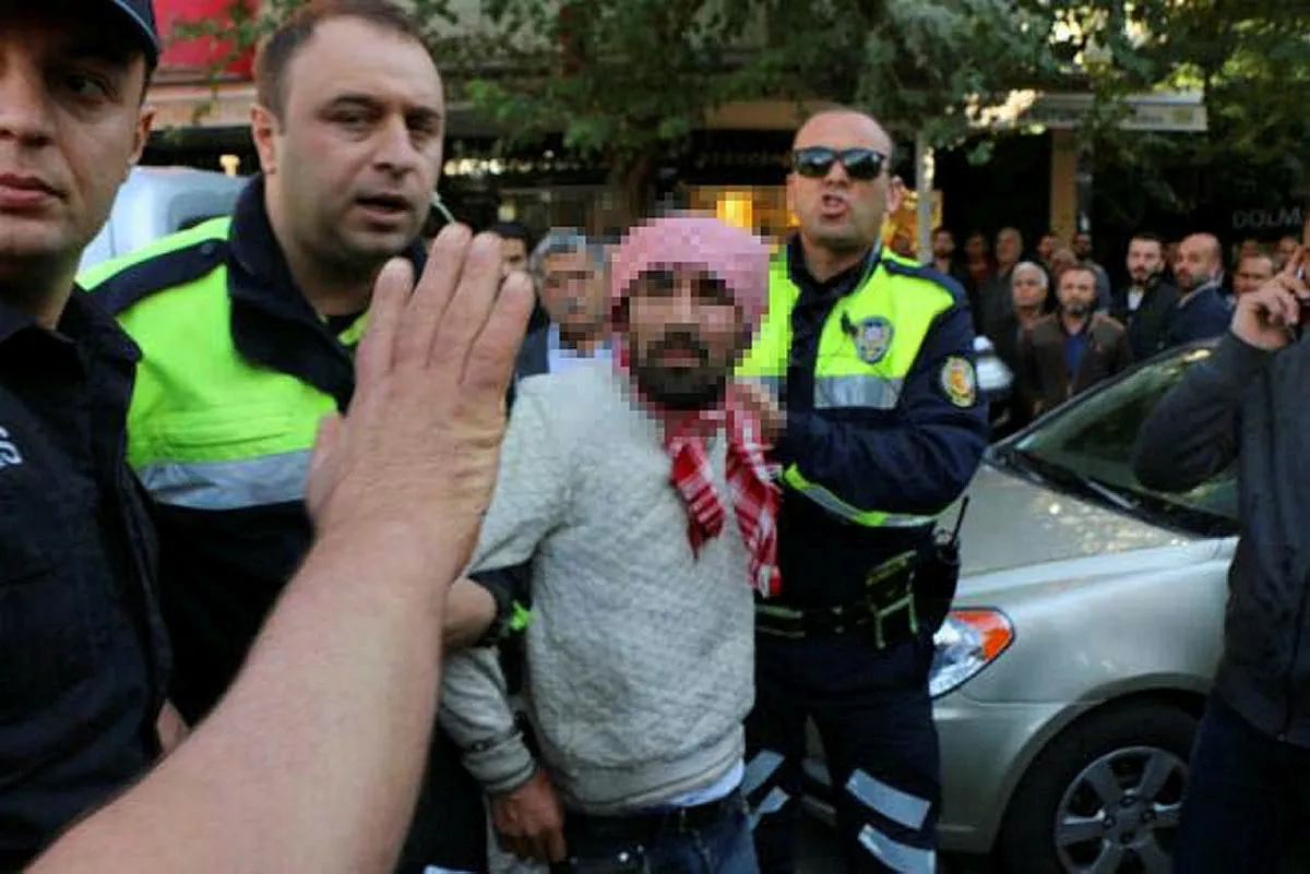 Atatürk heykeline çıkan balici linç edildi - 3