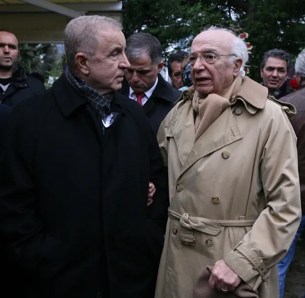 son-dakika-selahattin-beyazit-kimdir-galatasarayin-eski-baskanin-gizli-yasami-turkiyede-gladyonun-baronu-1643278104554.jpg SON DAKİKA: Selahattin Beyazıt kimdir? Galatasaray'ın eski başkanın gizli yaşamı: Türkiye'de Gladyo'nun baronu-7