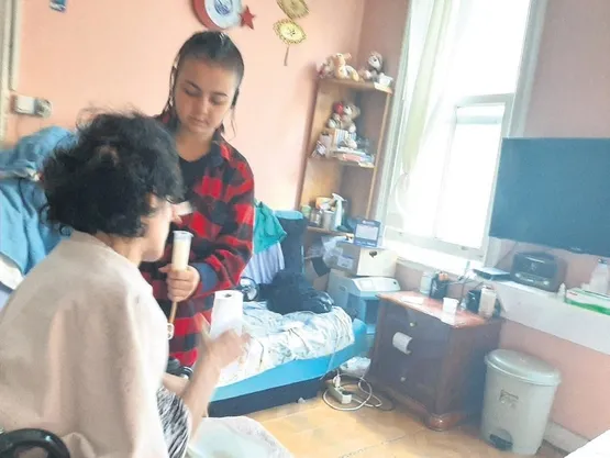 İşkenceci babasının şiddetine maruz kalmıştı! O kız konuştu: Annem için üniversiteye gitmedim-1