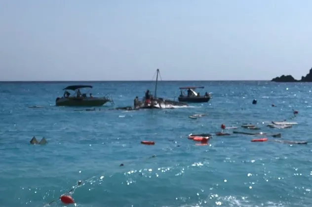 Son dakika: Fethiye'de korku dolu anlar: Tur teknesi battı 1'i çocuk 3 kişi yaralandı