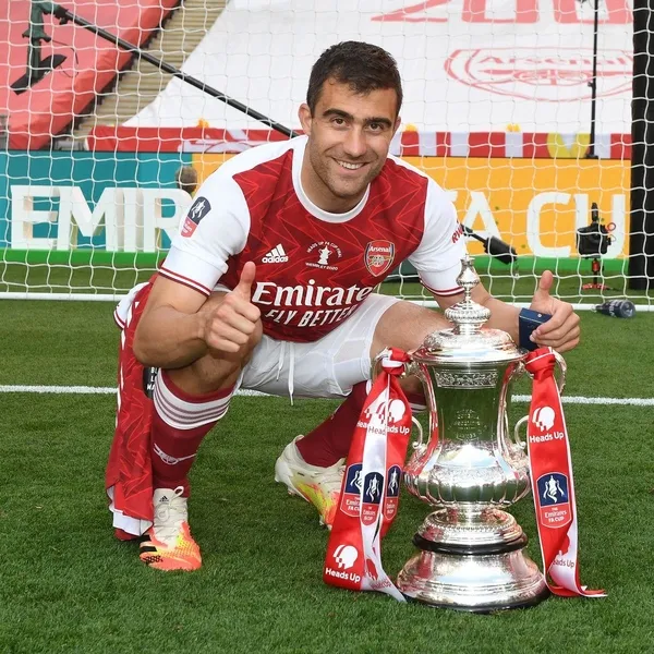 Fenerbahçe yeni stoperini her an açıklayabilir! Sokratis ya da Jesus geliyor