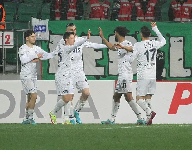 Fenerbahçe Avrupa’nın 5 büyük ligindeki liderleri performansıyla geride bıraktı! Son 10 maçtan 9 galibiyet-3