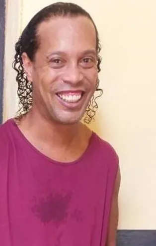 Brezilyalı eski dünya yıldızı futbolcu Ronaldinho'nun hapishaneden ilk fotoğrafı