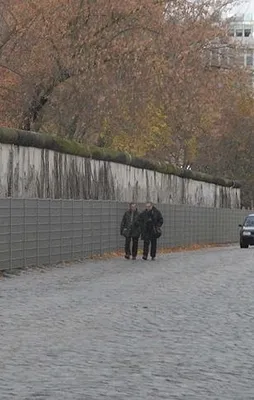 Almanya'da utanç duvarı!